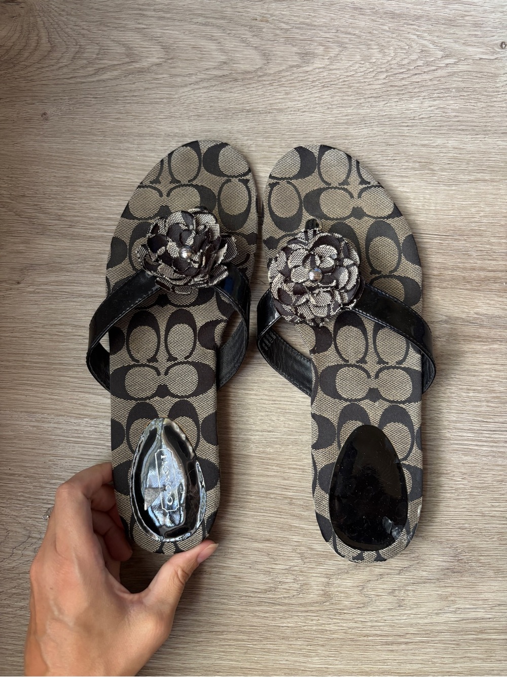 Coach Signature C Floral Flower Flip Flop Sandals – Brown/Tan